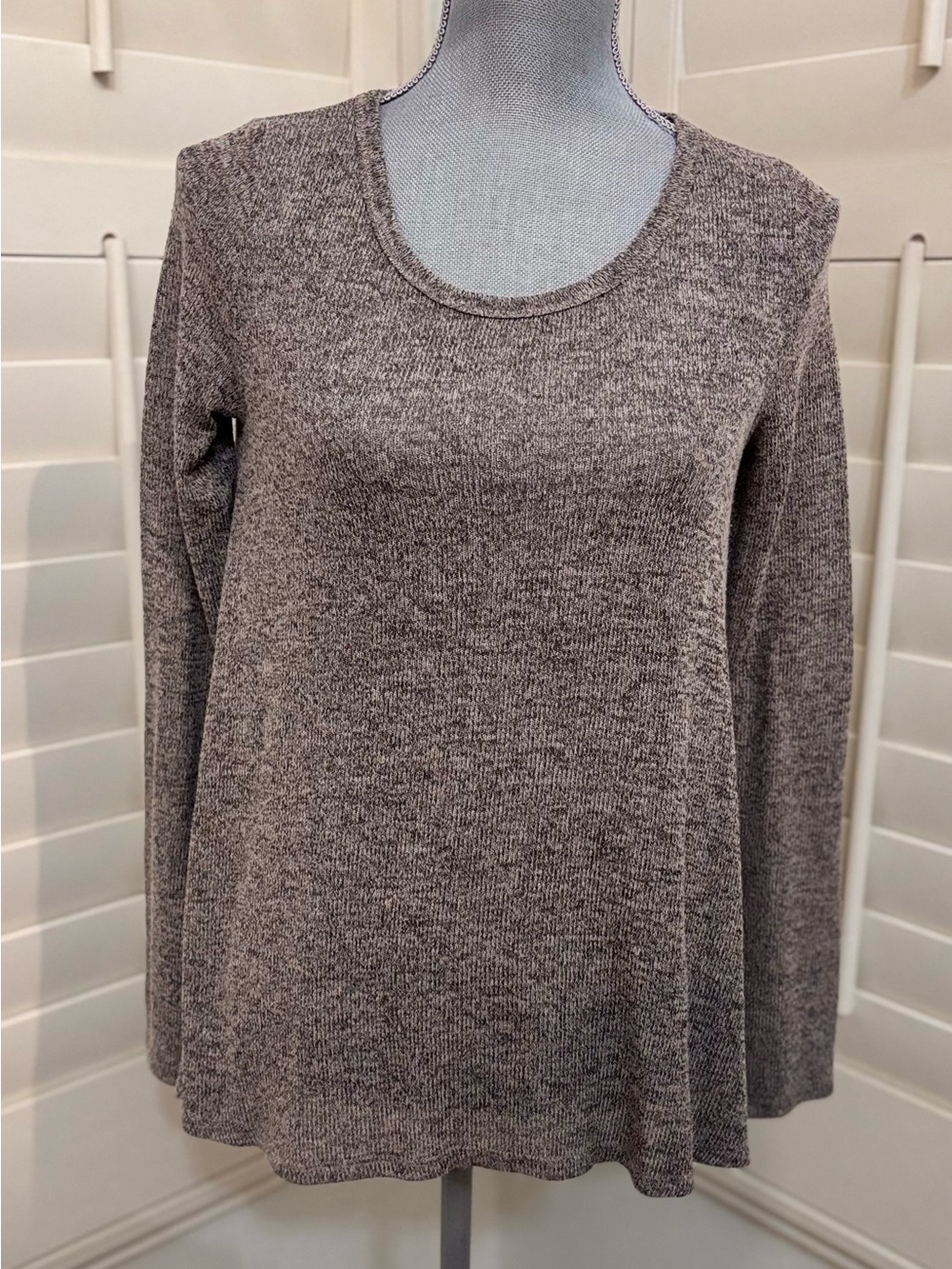 FOREVER 21 Women’s Long-Sleeve Lightweight Soft Top‎ Size MEDIUM